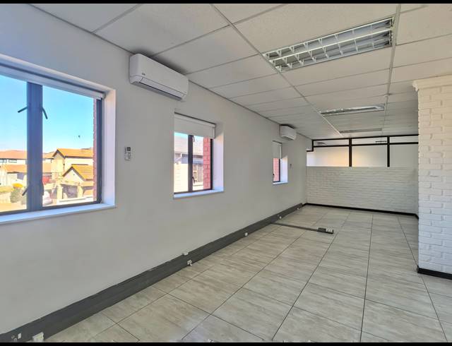 252M² OFFICE TO LET IN WILLOWBROOK